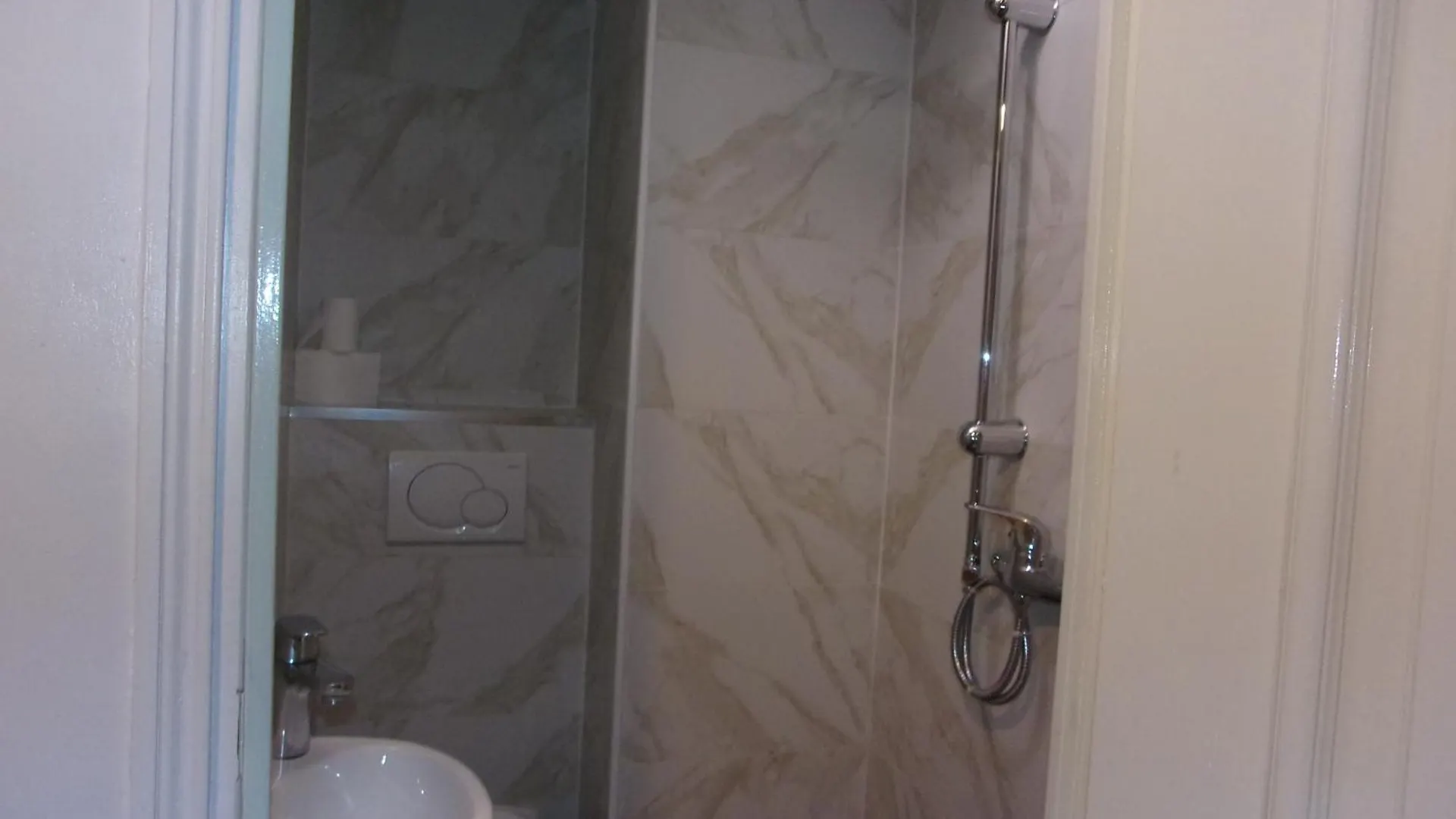 Hotel Lorraine Est Paris 0*,  France